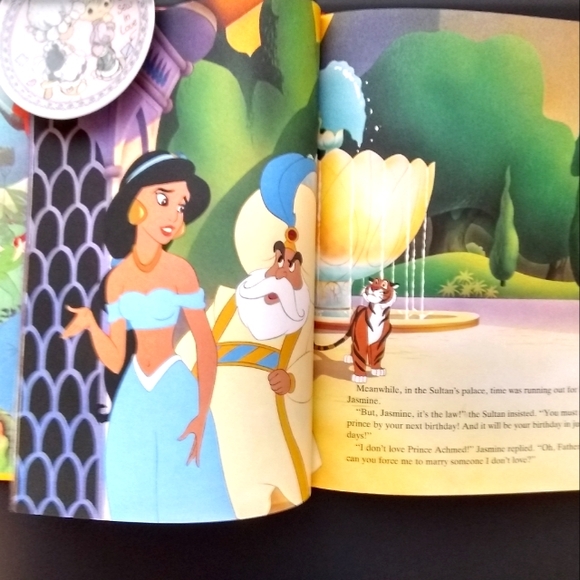 1992 Vintage Walt Disneys Classic Aladdin Book - Picture 3 of 9